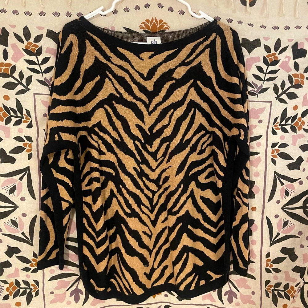 CAbi Dani Pullover STYLE: 3884 SIZE: Medium